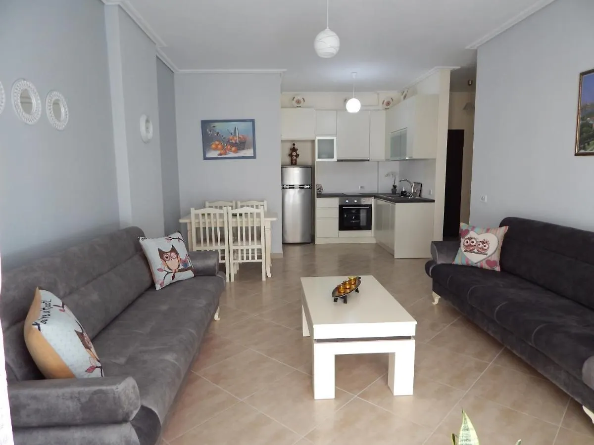 Modern Spacious 1 Bedroom Flat Next To The Beach Vlorë アパート