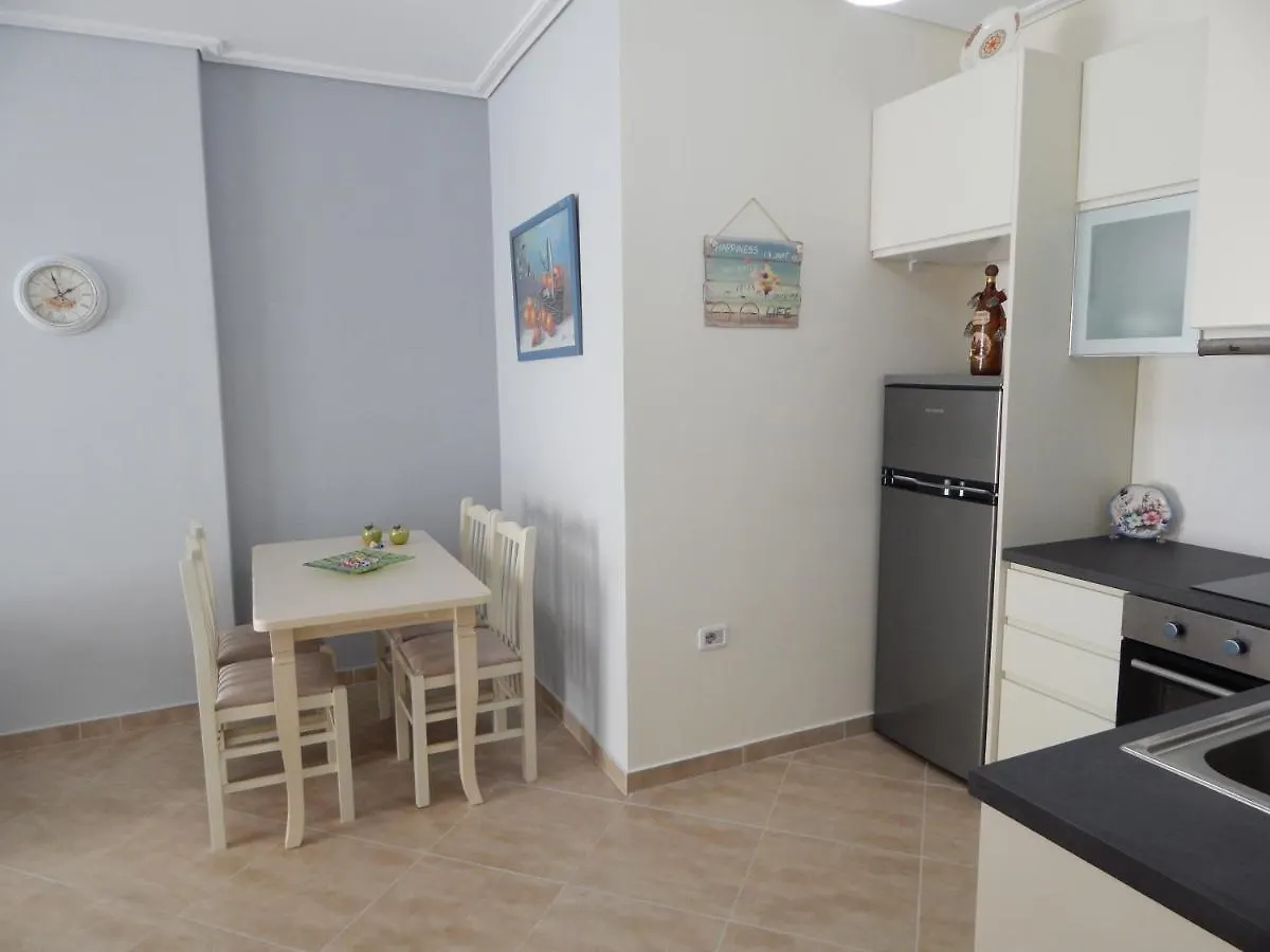 Modern Spacious 1 Bedroom Flat Next To The Beach Vlorë 0*,  アルバニア