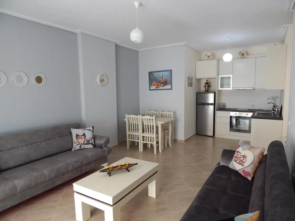 Modern Spacious 1 Bedroom Flat Next To The Beach Vlorë アパート