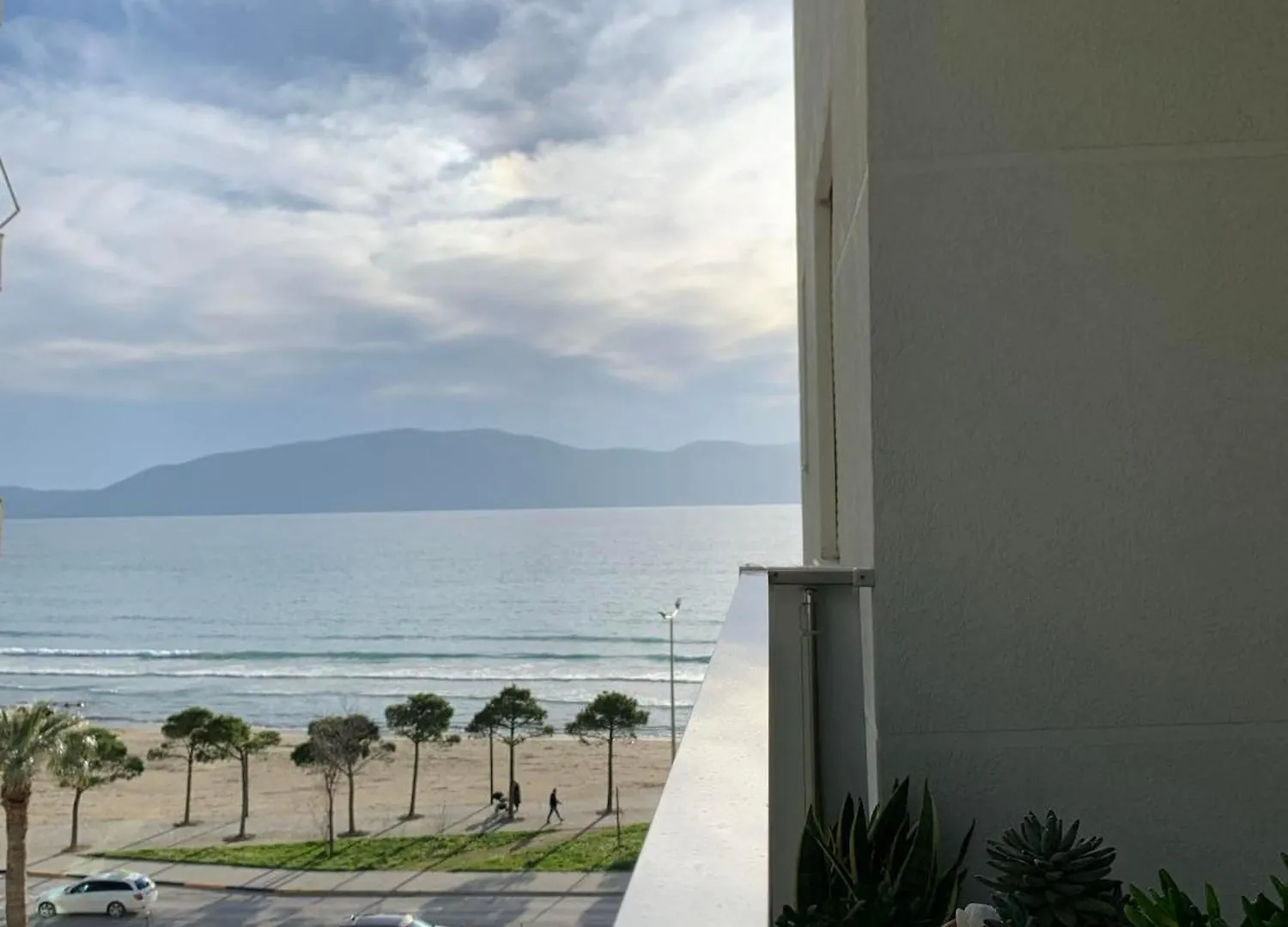 Modern Spacious 1 Bedroom Flat Next To The Beach Vlorë